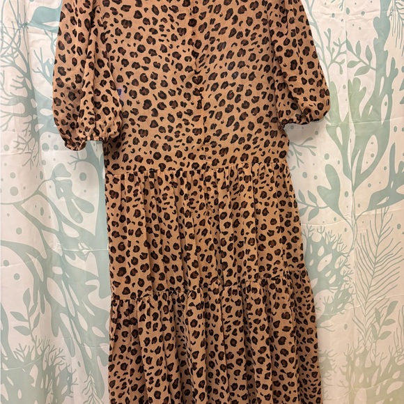 NFD
Lucia Abigail Dress
Brown Tan Tiered Puff Sleeve Dress
US Size 8 - Picture 2 of 8